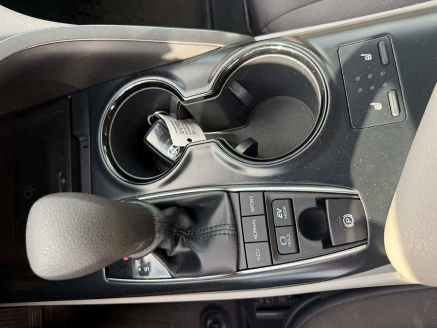2019 Toyota Camry LE - Photo 14
