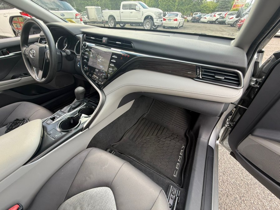 2019 Toyota Camry LE - Photo 21