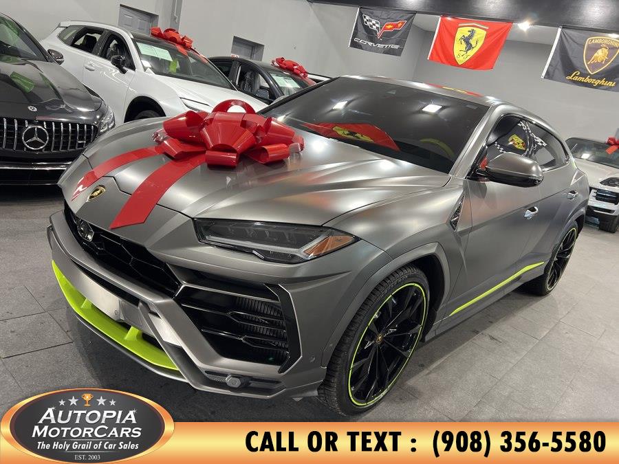 2022 Lamborghini Urus 4.0 V8 Graphite Capsule's photo