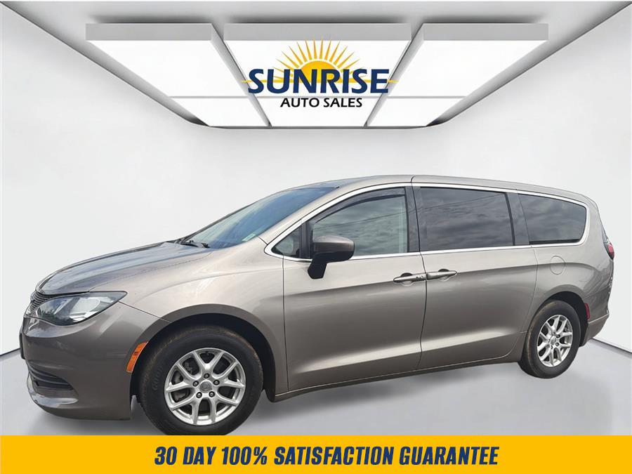 2017 Chrysler Pacifica LX's photo