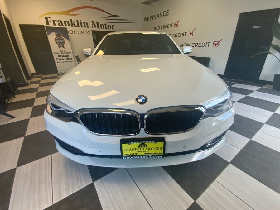 2017 BMW 5 Series 530i xDrive Sedan's photo