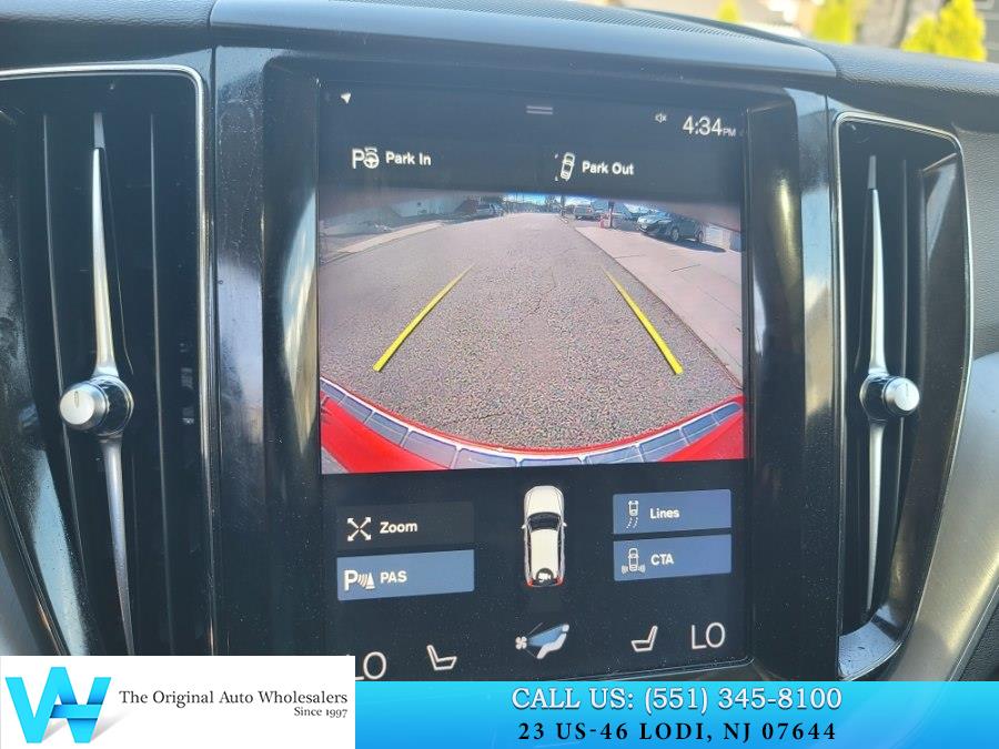 2018 Volvo XC60 Momentum - Photo 17