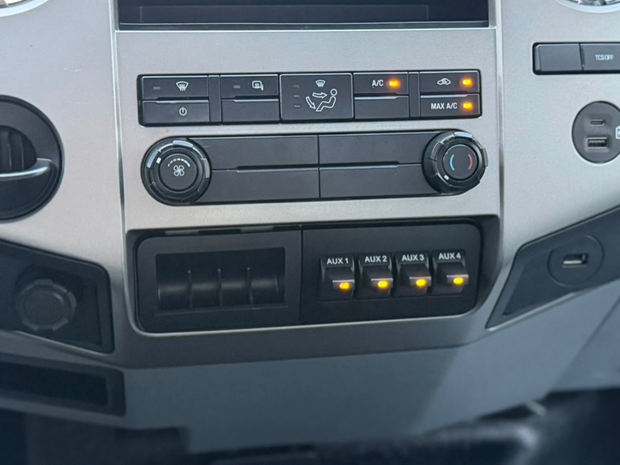 2022 Ford F-650 - Photo 38