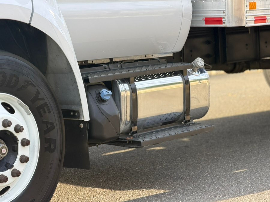 2022 Ford F-650 - Photo 19