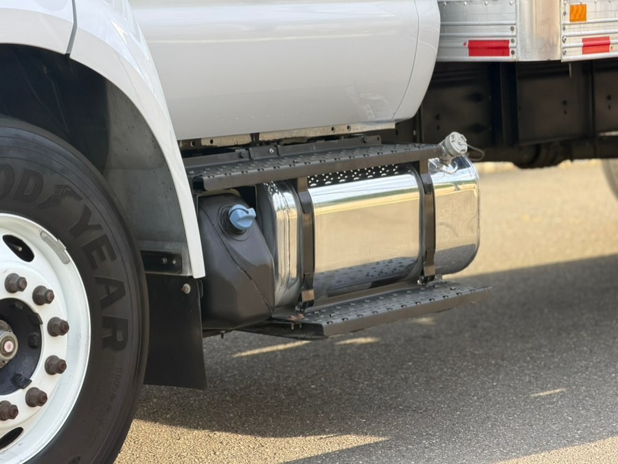 2022 Ford F-650 - Photo 19