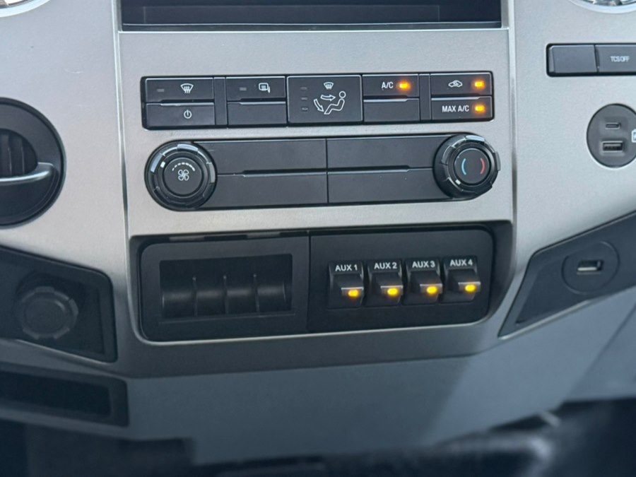 2022 Ford F-650 - Photo 38
