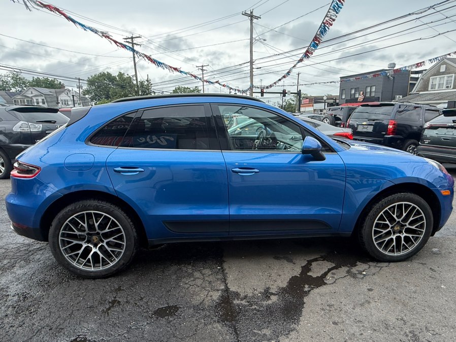 2017 Porsche Macan -'s photo
