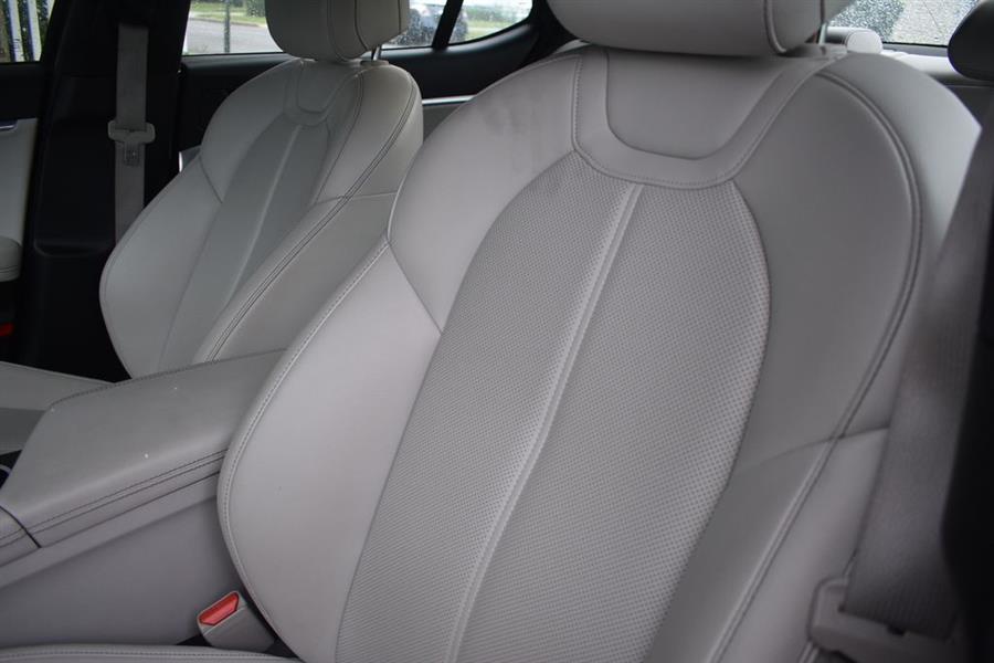 2025 GENESIS G70 Standard - Photo 10