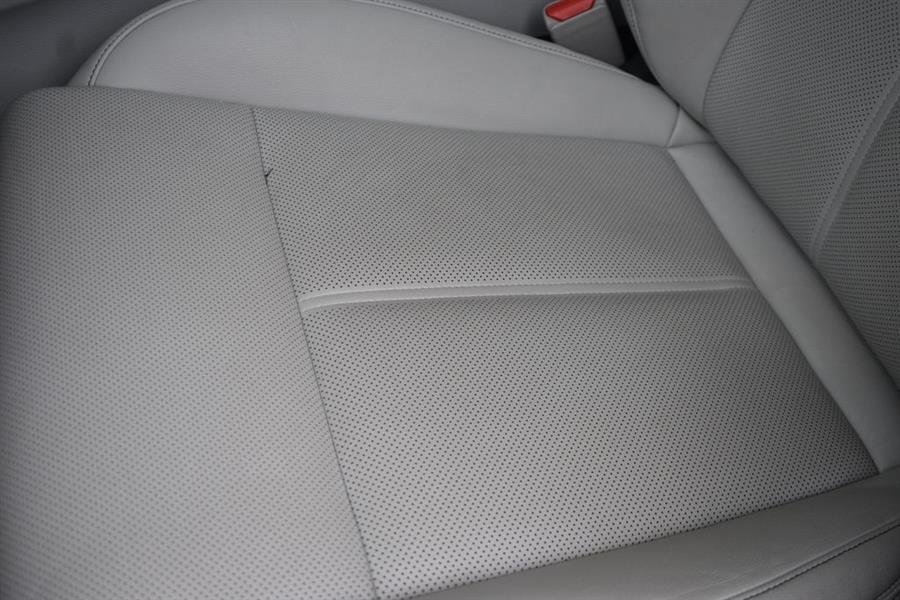 2025 GENESIS G70 Standard - Photo 11