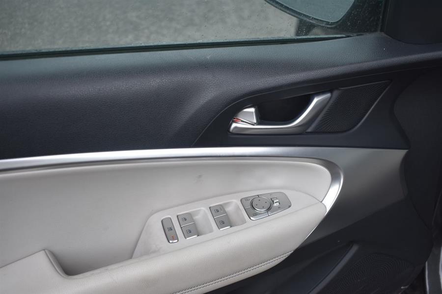 2025 GENESIS G70 Standard - Photo 12
