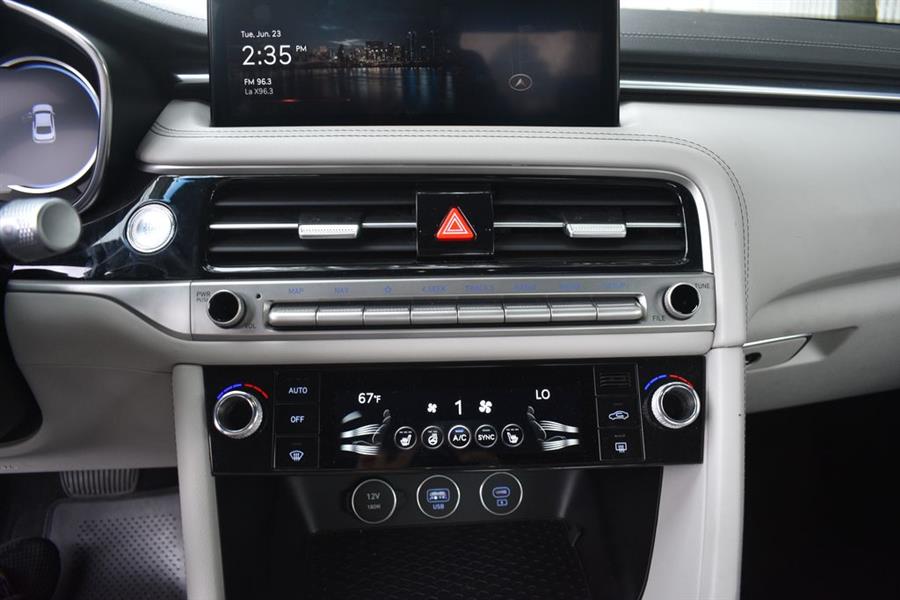 2025 GENESIS G70 Standard - Photo 17