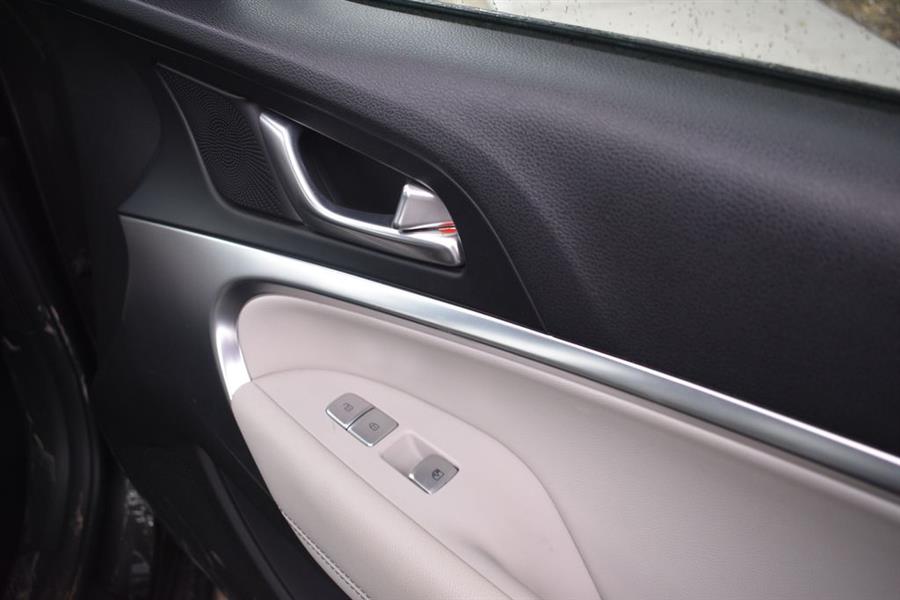 2025 GENESIS G70 Standard - Photo 20