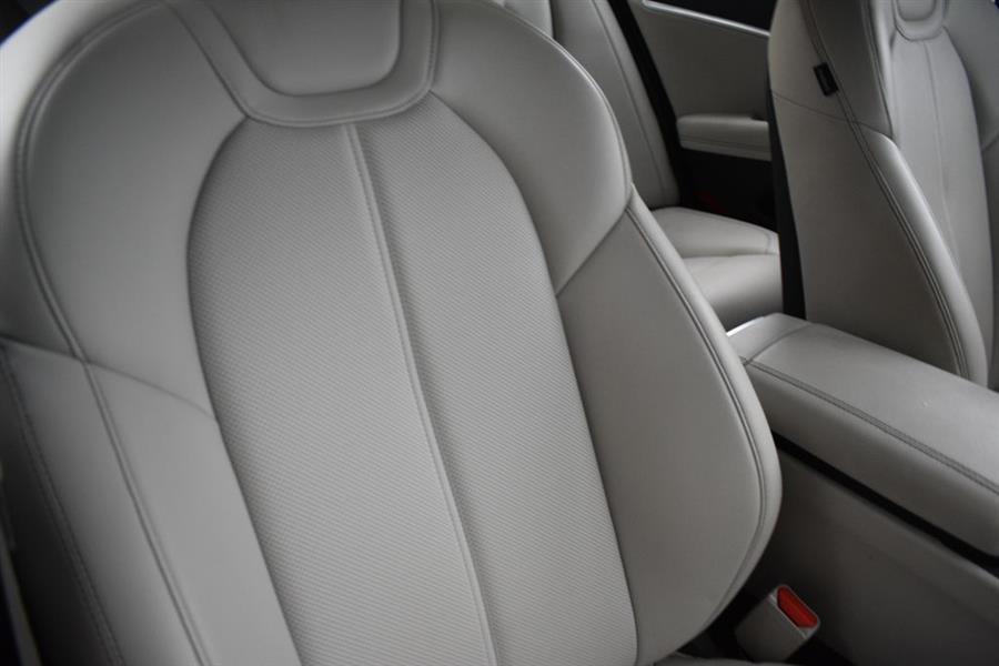 2025 GENESIS G70 Standard - Photo 21