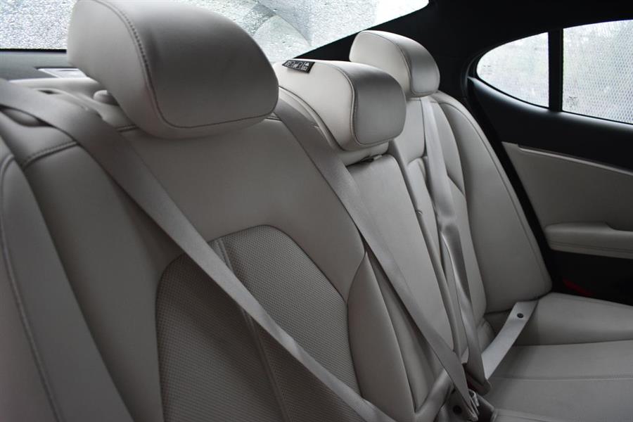 2025 GENESIS G70 Standard - Photo 24