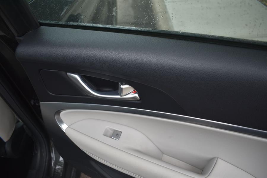 2025 GENESIS G70 Standard - Photo 26