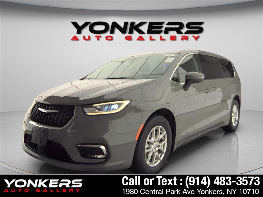 Ceramic Gray Clearcoat 2023 Chrysler Pacifica Minivan Front-Wheel Drive Automatic