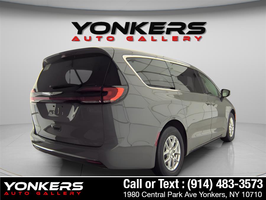 View vehicle photo 4