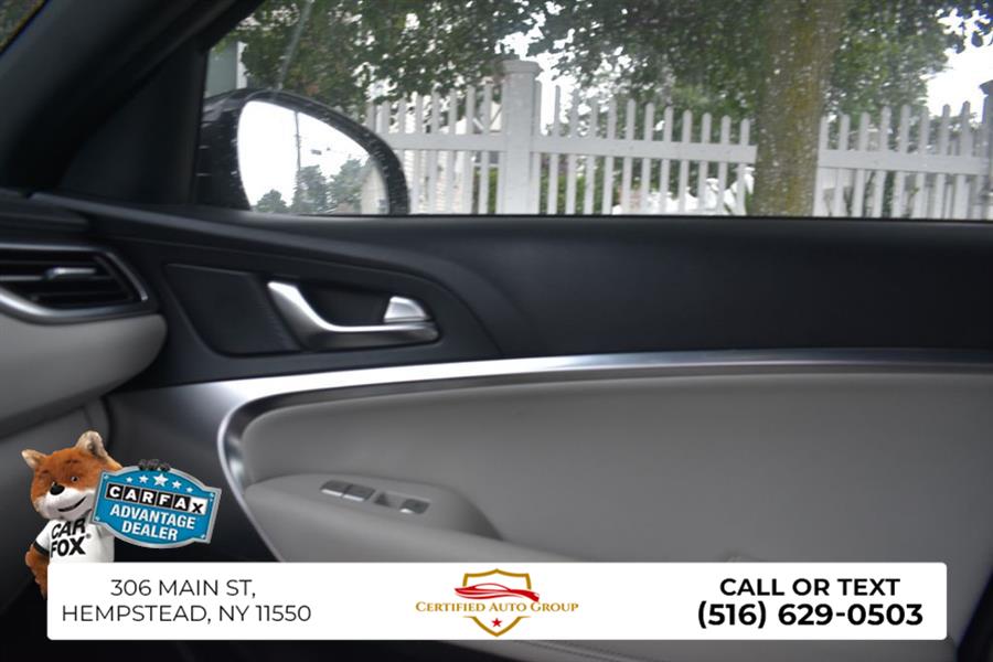 2025 GENESIS G70 Standard - Photo 18