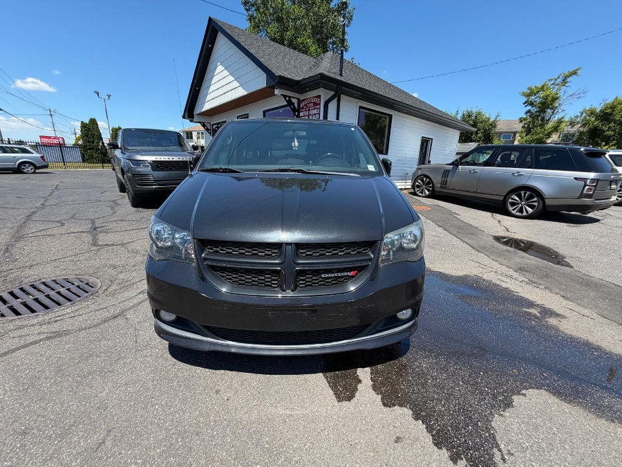 2016 Dodge Grand Caravan R/T's photo
