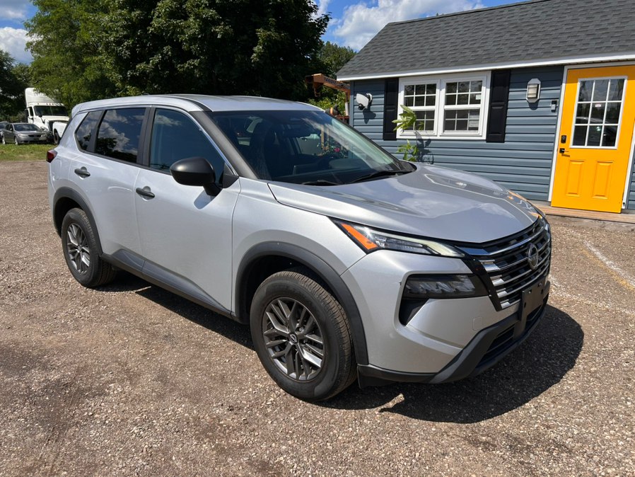 2024 Nissan Rogue S - Photo 2