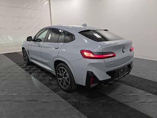2023 BMW X4 xDrive30i's photo