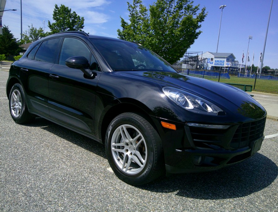 2017 Porsche Macan -'s photo