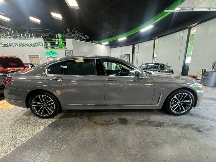 2021 BMW 7 Series 750i xDrive's photo