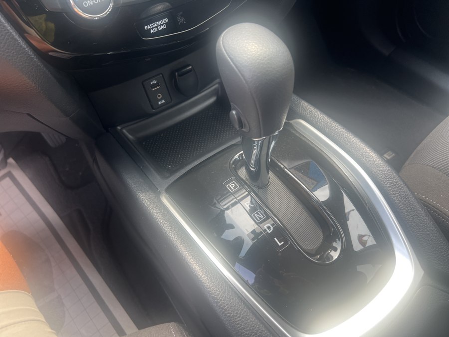 2015 Nissan Rogue SV - Photo 14