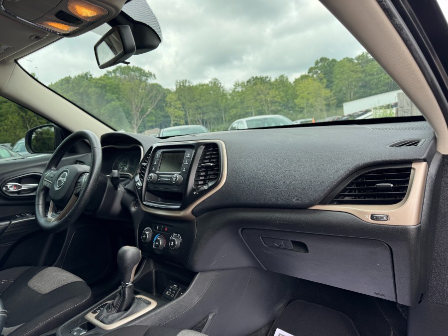 2014 Jeep Cherokee Sport - Photo 19
