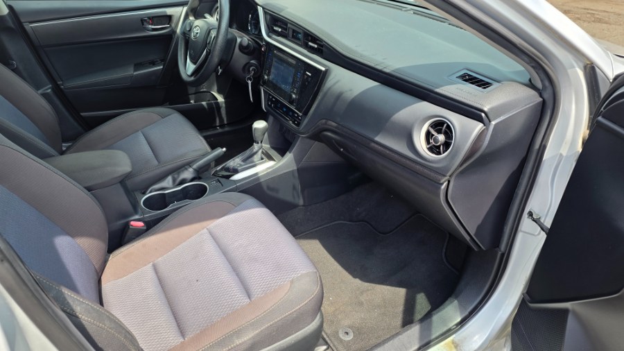 2017 Toyota Corolla LE - Photo 11