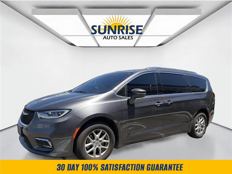 2021 Chrysler Pacifica Touring L's photo
