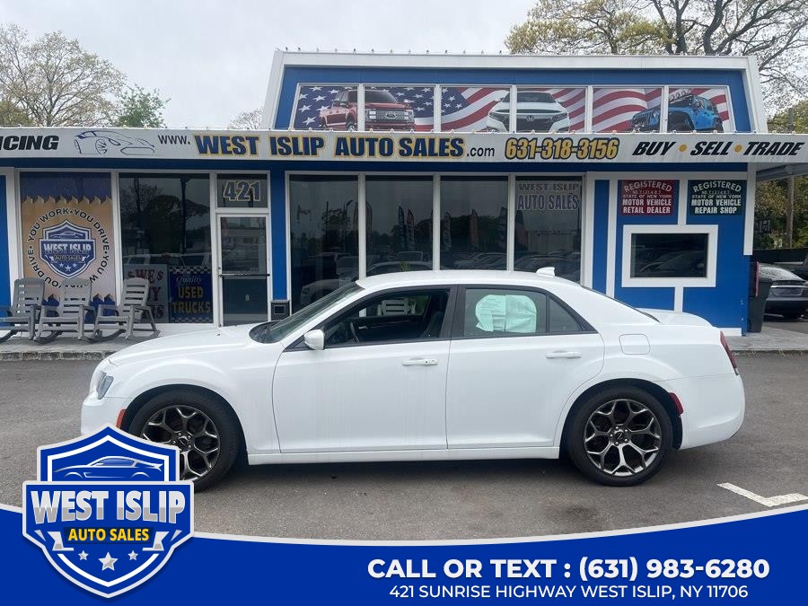 2017 Chrysler 300 S's photo