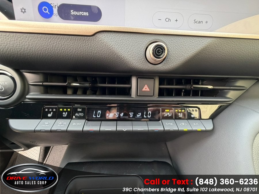 2026 Toyota Crown XLE - Photo 35