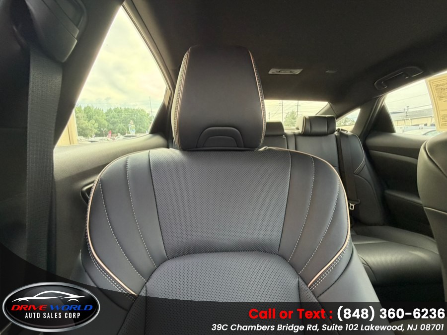 2026 Toyota Crown XLE - Photo 44