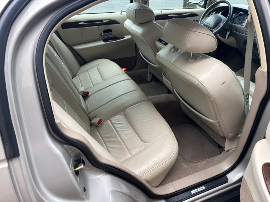 1999 Lincoln Town Car SIGNATURE - Photo 16