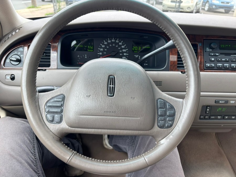 1999 Lincoln Town Car SIGNATURE - Photo 11