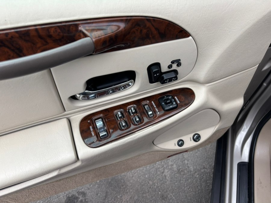 1999 Lincoln Town Car SIGNATURE - Photo 10