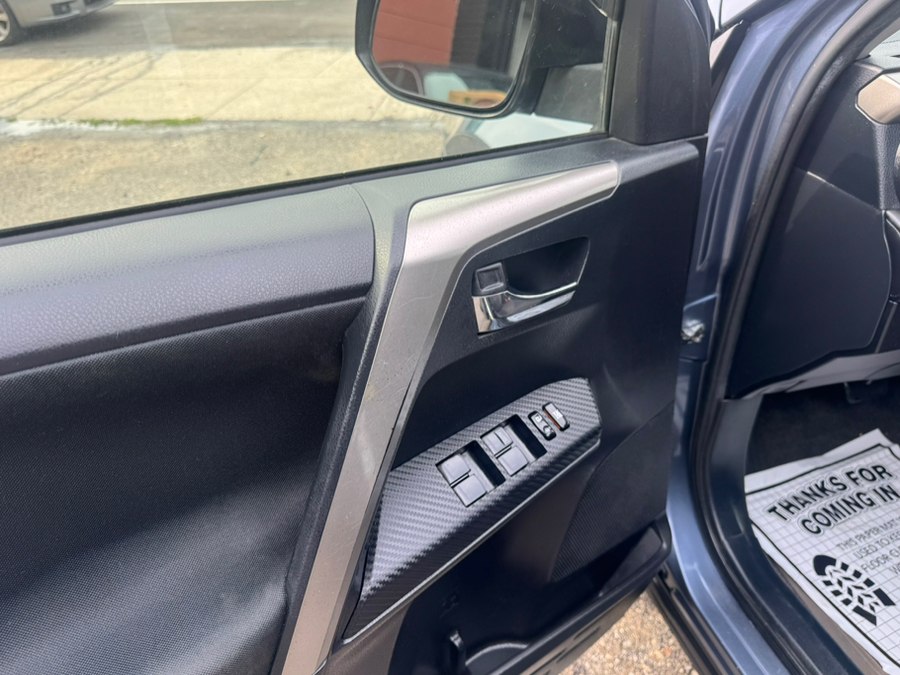 2014 Toyota RAV4 XLE - Photo 9