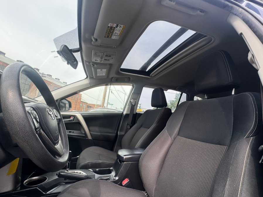 2014 Toyota RAV4 XLE - Photo 8
