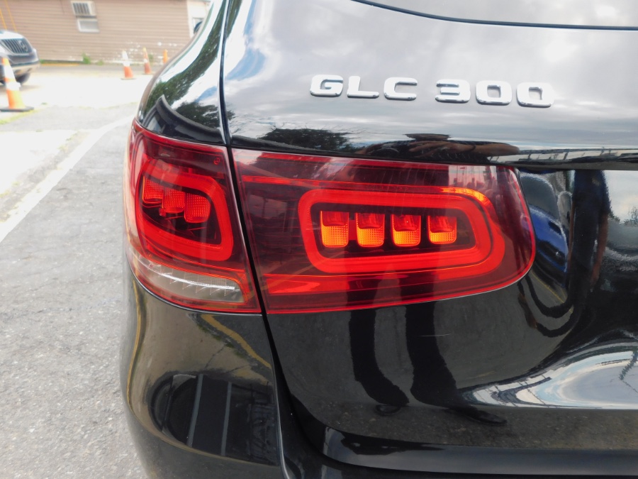 2021 Mercedes-Benz GLC GLC300 - Photo 9