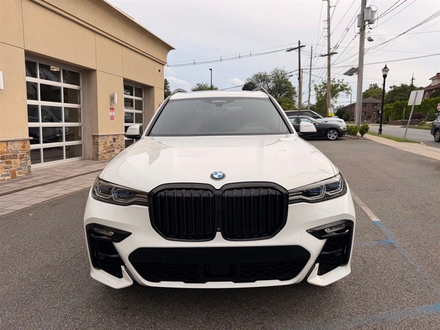 2020 BMW X7 M50i's photo