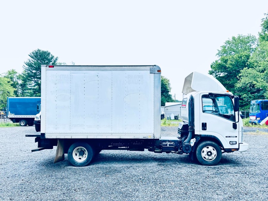 2022 Isuzu NPR-HD's photo