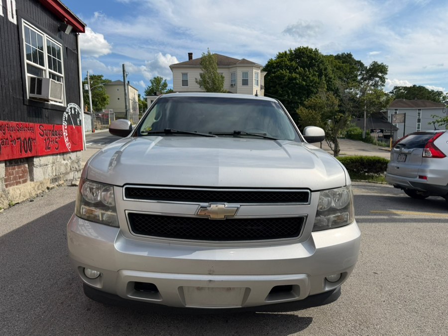 Used 2011 Chevrolet Suburban in Worcester, Massachusetts | Worcester Auto Outlet LLC. Worcester, Massachusetts