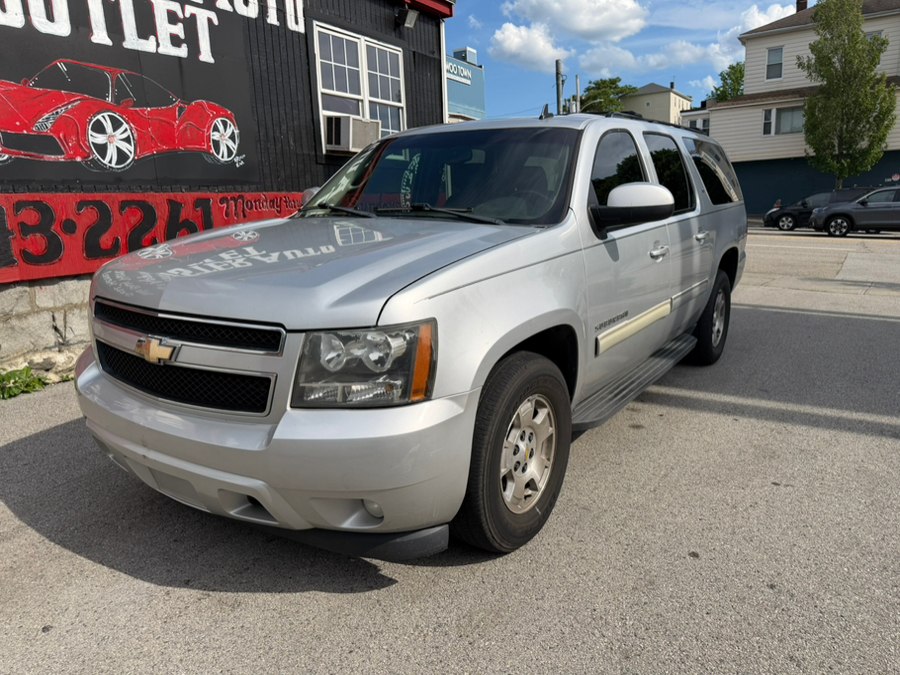 2011 Chevrolet Suburban 2WD 1500 LT's photo