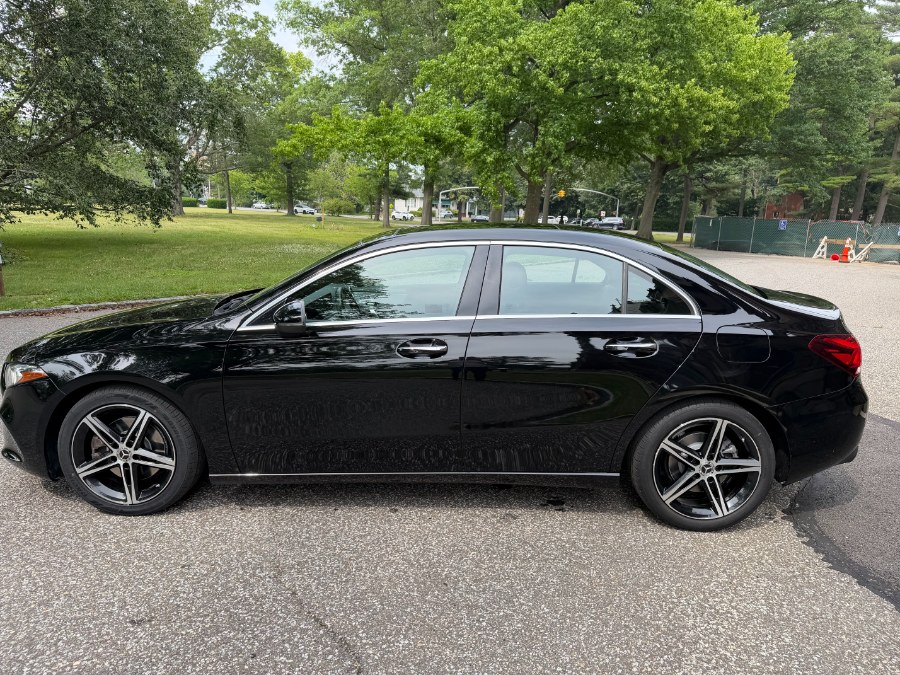 Mercedes-Benz A-Class A 220 4MATIC Sedan - Image 4