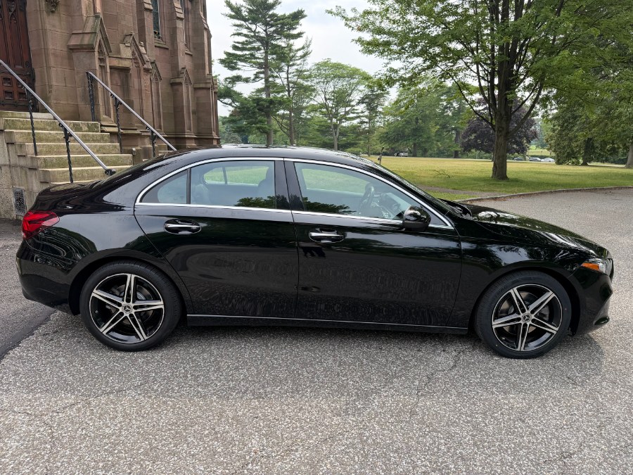 Mercedes-Benz A-Class A 220 4MATIC Sedan - Image 5