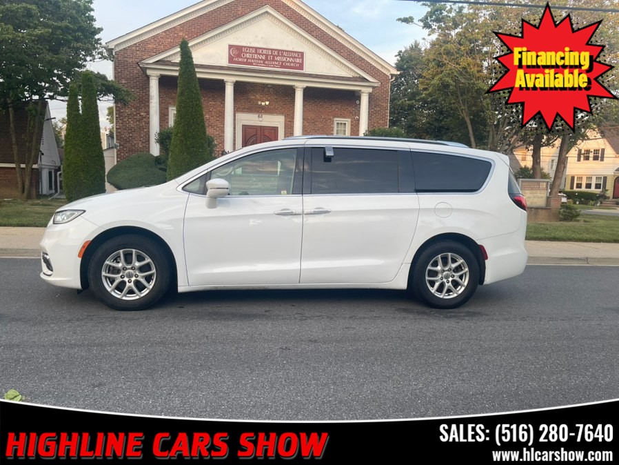 2021 Chrysler Pacifica Touring L's photo
