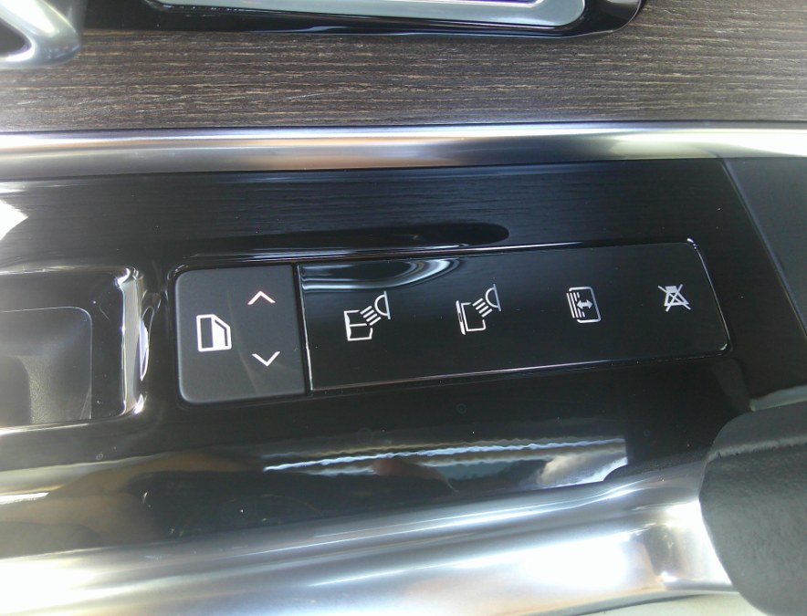 2023 Land Rover Range Rover - $89,980