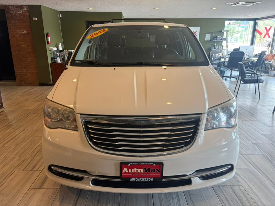 2013 Chrysler Town & Country Touring-L's photo