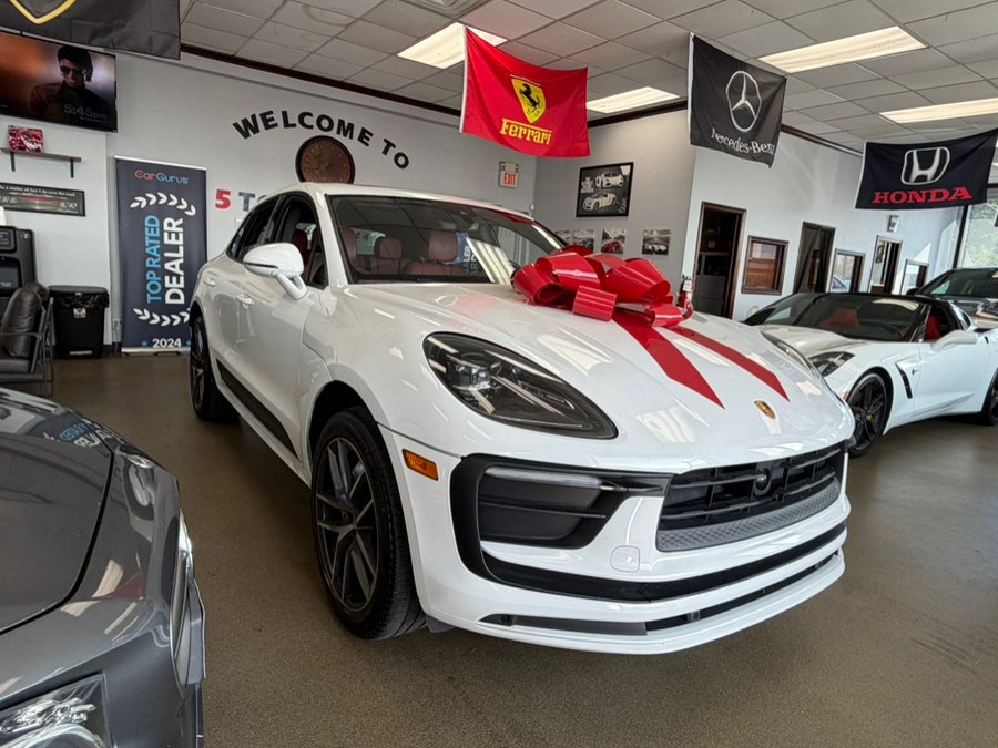 2024 Porsche Macan T's photo